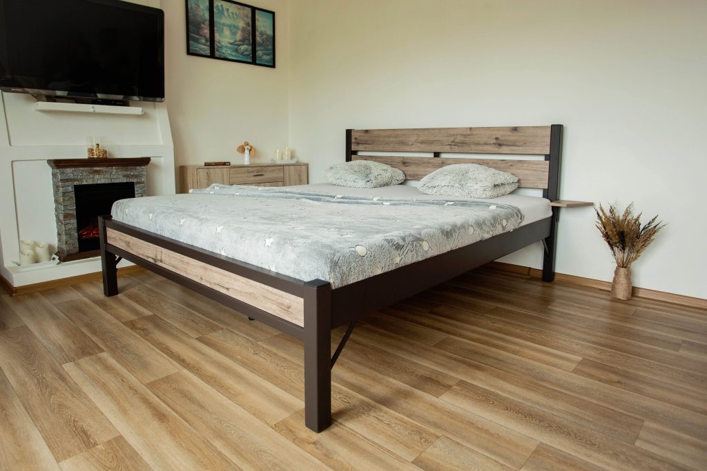 Laura - Designová postel z nové kolekce s doživotní zárukou