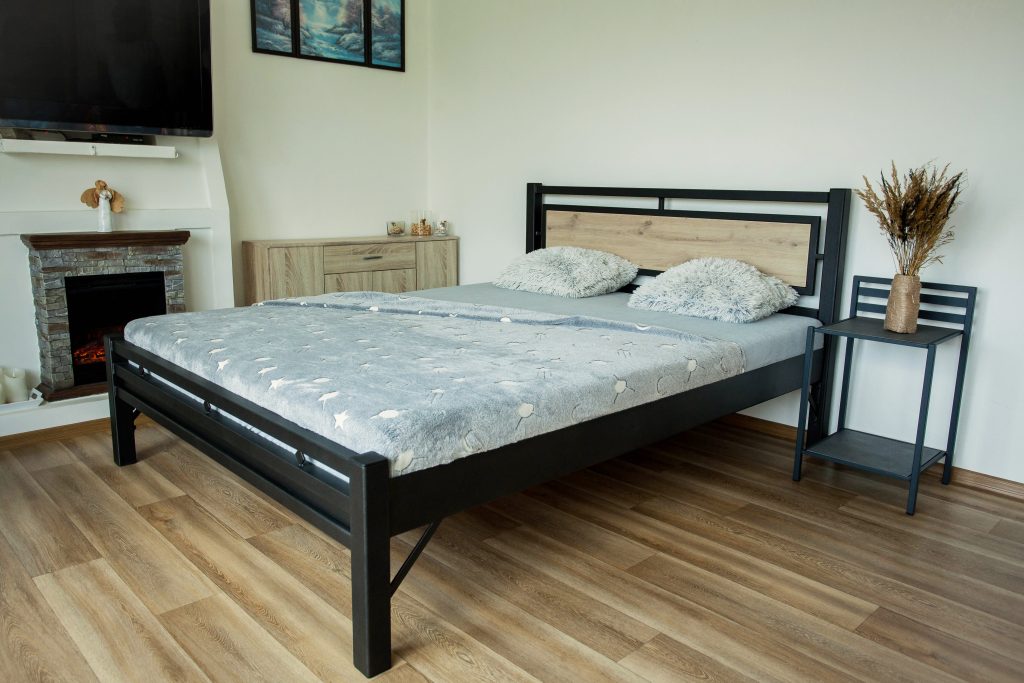 Leona - Designová postel z nové kolekce s doživotní zárukou